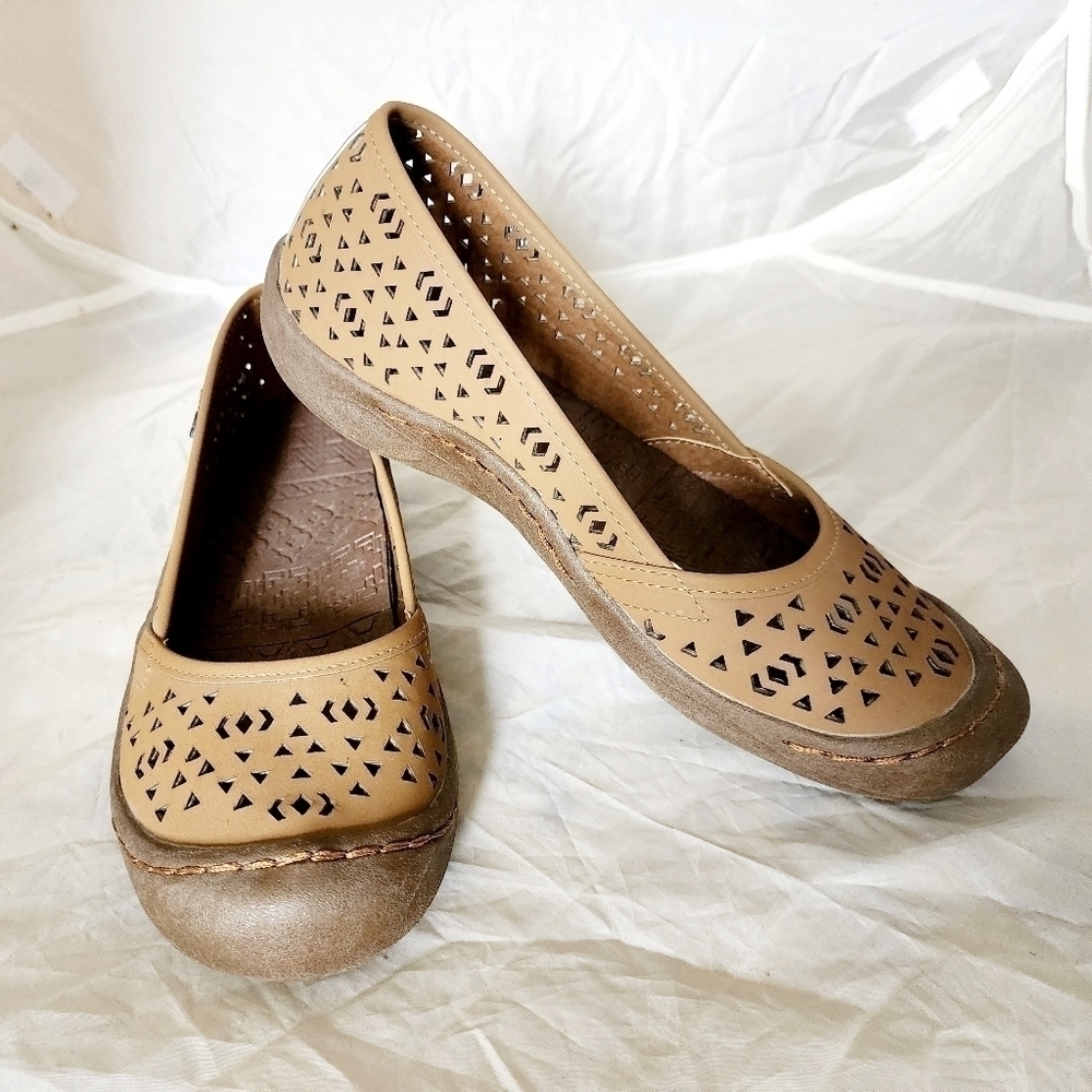 Muk Luks Perforated Sandy Flats Summer Shoes Women’s Size 7 Tan #16803 Shoes EUC